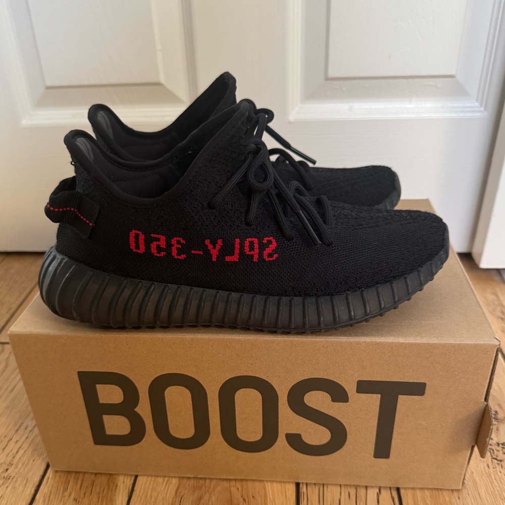 Yeezy boost 350 v2 black/red